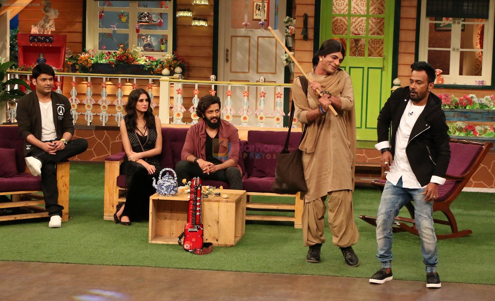 Riteish Deshmukh, Nargis Fakhri and Dharmesh Yelande on the sets of The Kapil Sharma Show on 15th Sept 2016