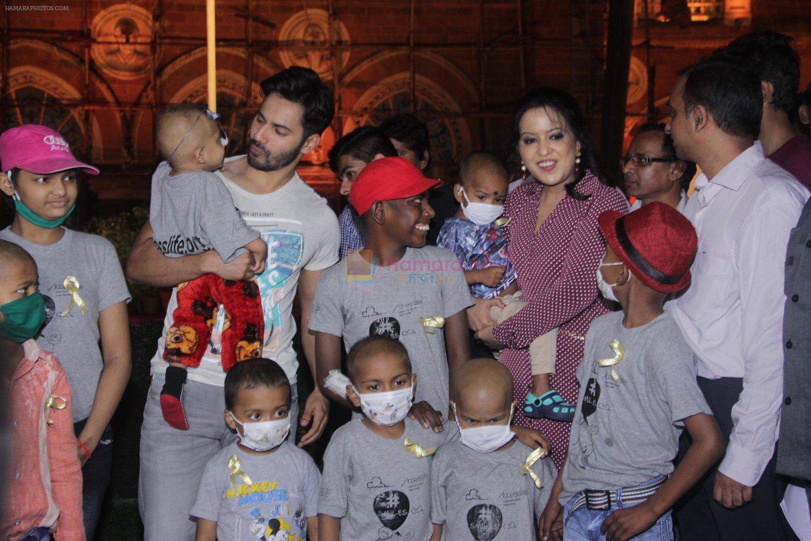 Varun Dhawan with Amruta Fadnavis as a part of unique awareness with cancer Patients on 27th Sept 2016