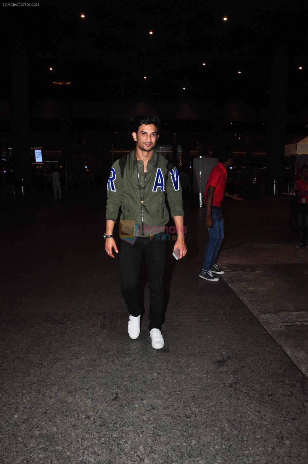 Sushant Singh Rajput snapped at airport on 28th Sept 2016