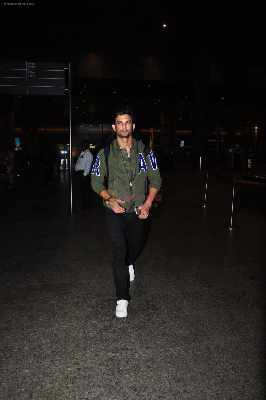 Sushant Singh Rajput snapped at airport on 28th Sept 2016