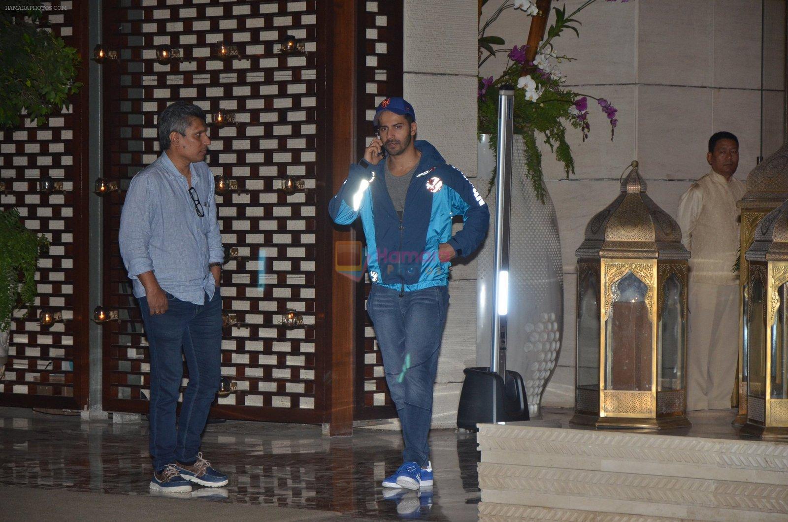 Varun Dhawan snapped at Antila for ISL meet on 29th Sept 2016