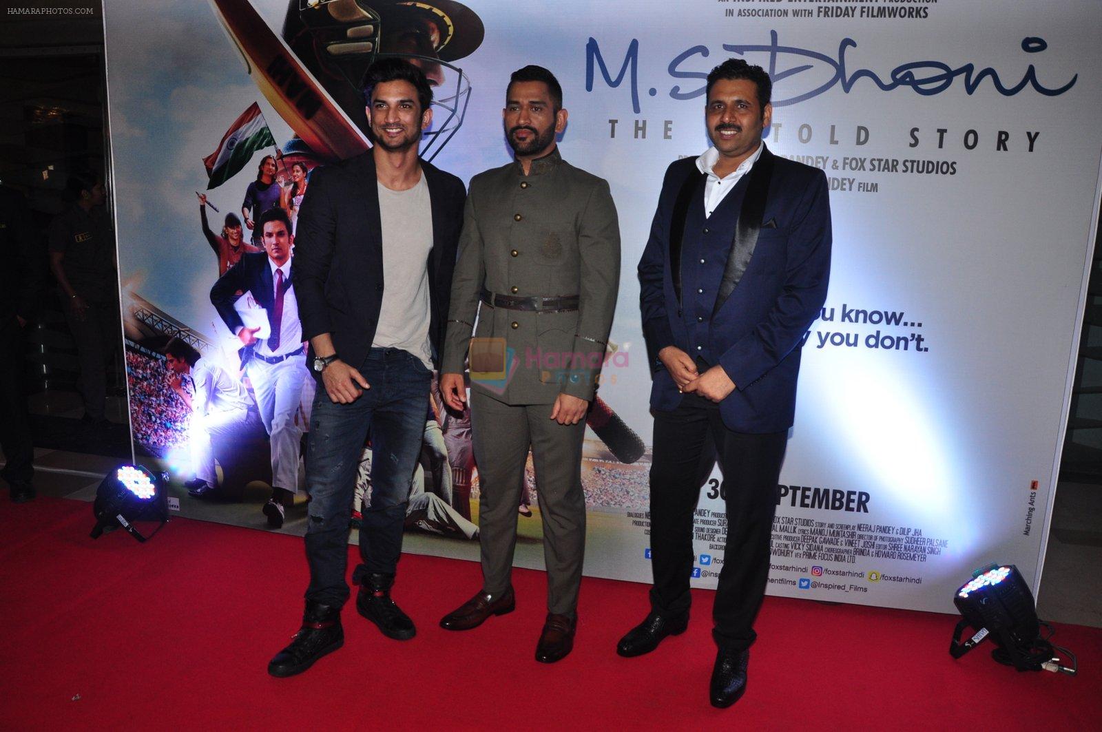 Mahendra Singh Dhoni, Sushant Singh Rajput at MS Dhoni premiere in Mumbai on 29th Sept 2016