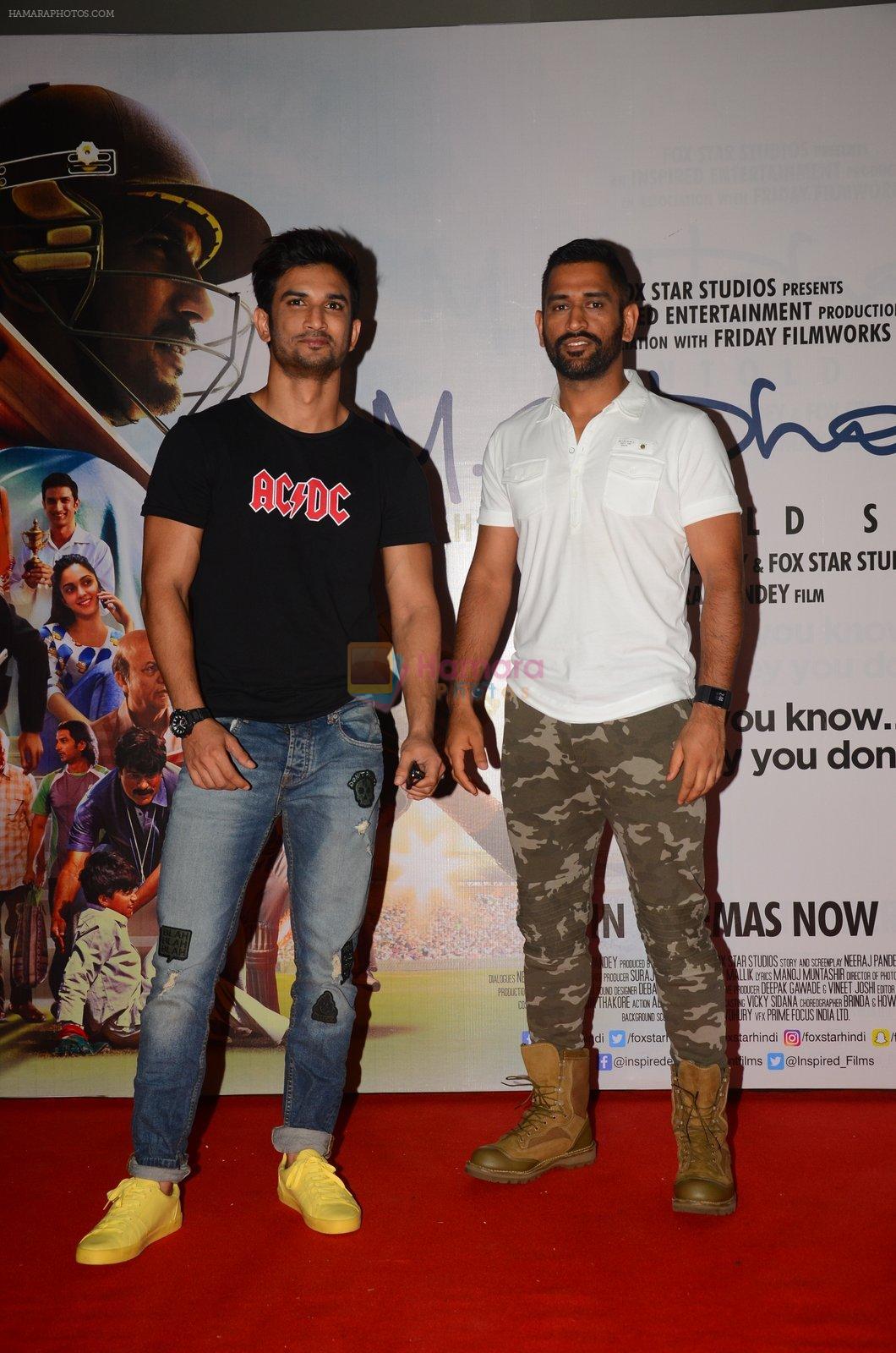 Mahendra Singh Dhoni and Sushant Singh Rajput promote film M S Dhoni in Oberoi Mall on 30th Sept 2016