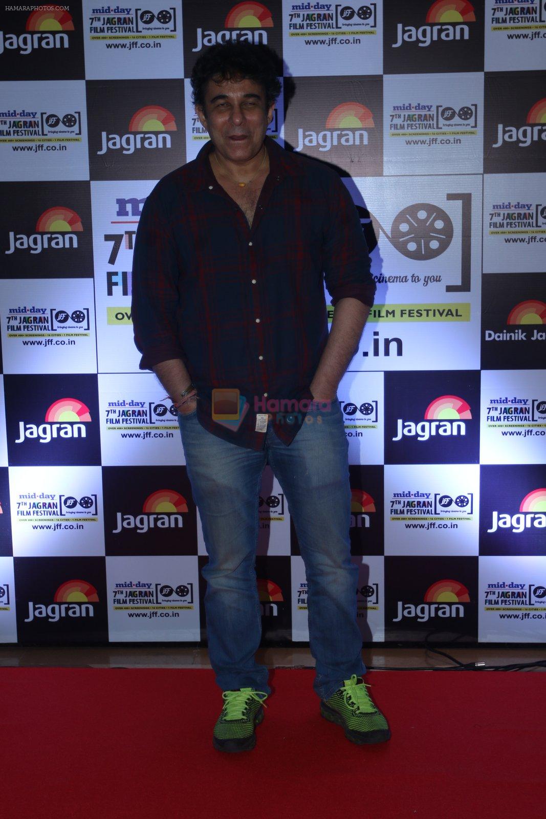 Deepak Tijori at Jagran Film fest awards on 30th Sept 2016