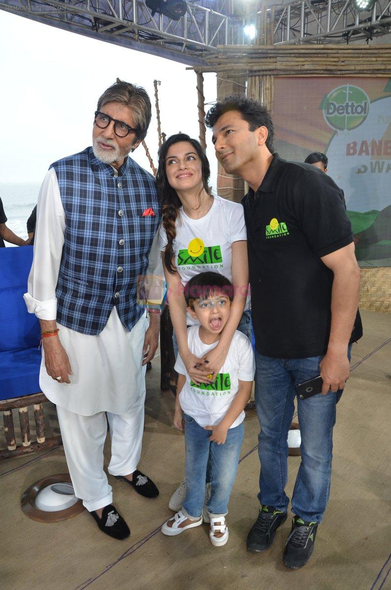 Amitabh Bachchan, Divya Kumar at NDTV Cleanathon campaign in Juhu Beach on 2nd Oct 2016