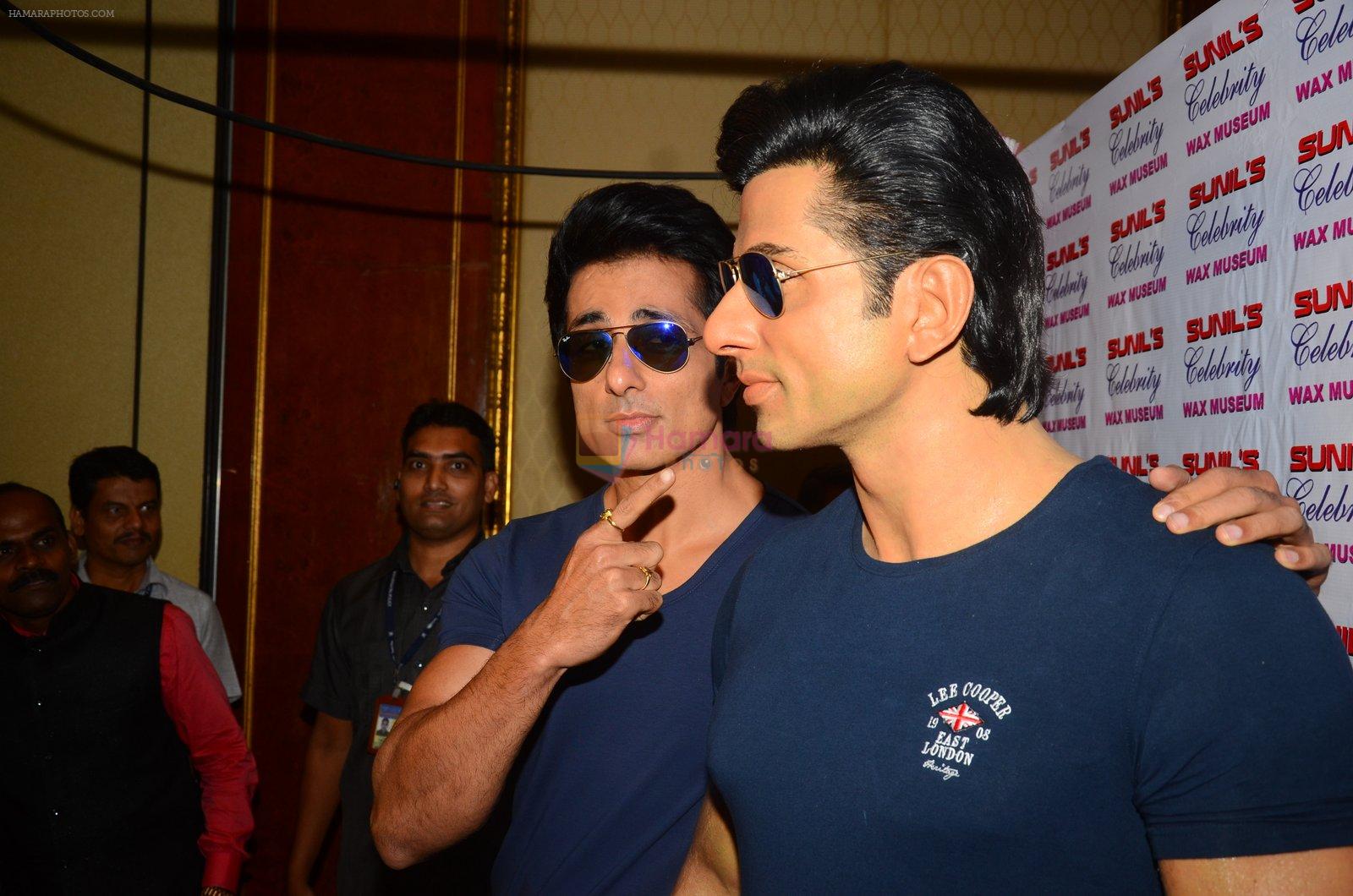 Sonu Sood's wax statue unveiled in Mumbai on 1st Oct 2016