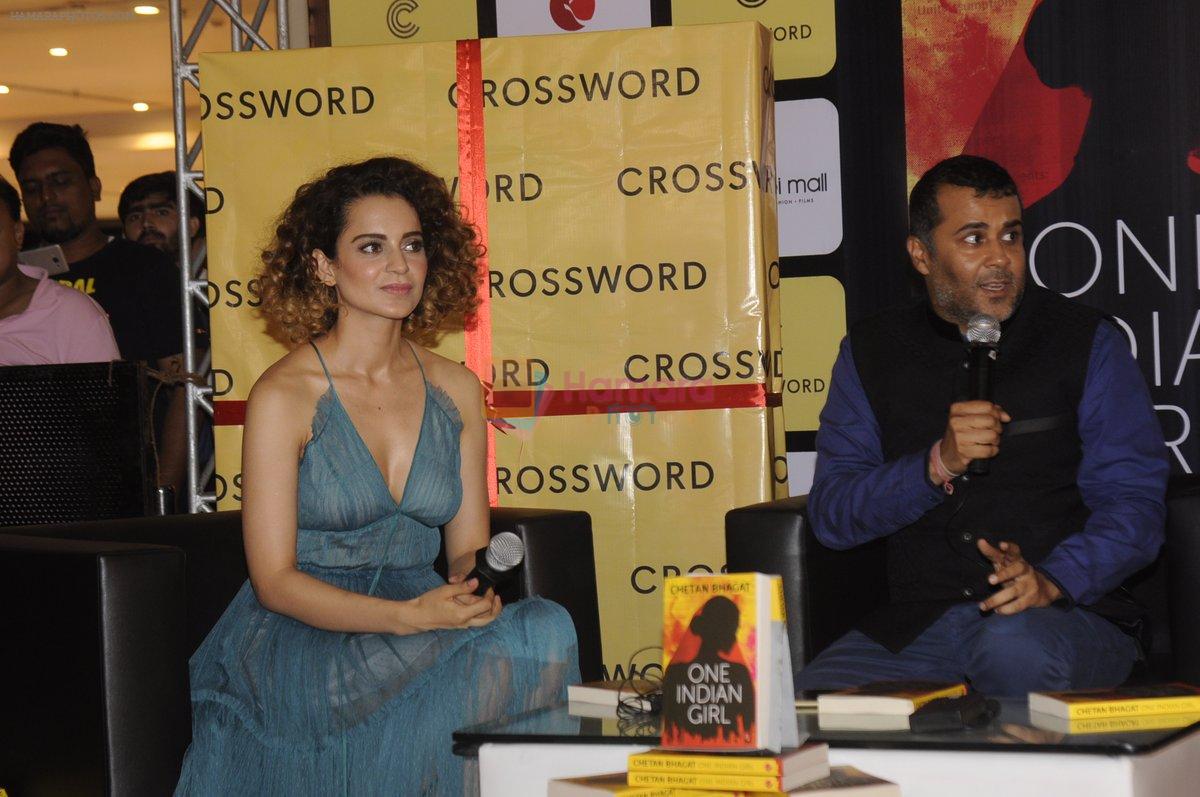 Kangana Ranaut at Chetan Bhagats new novel One Indian Girl launch in Oberoi Mall on 1st Oct 2016