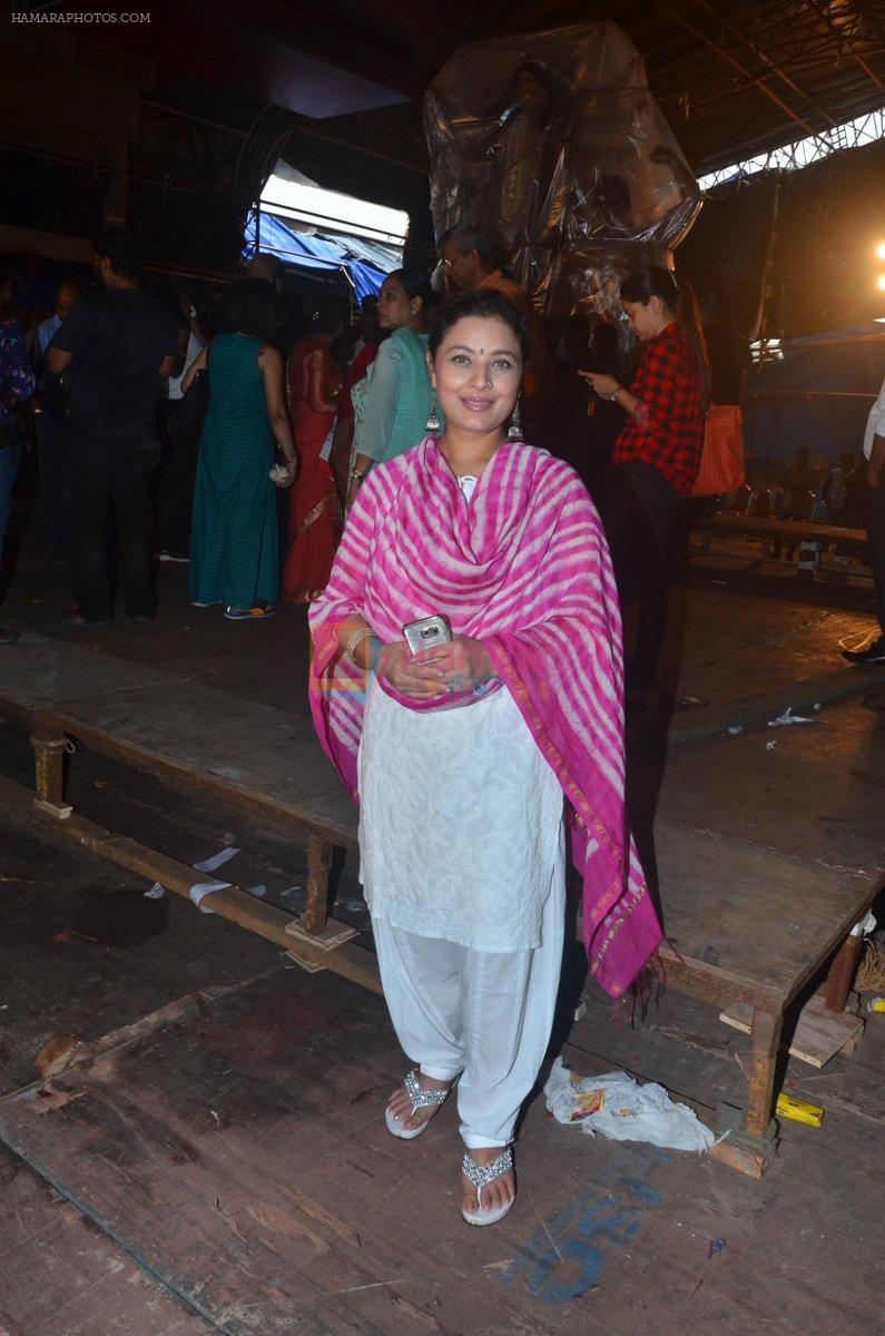 Sharbani Mukherjee at Durga Pooja on 2nd Oct 2016