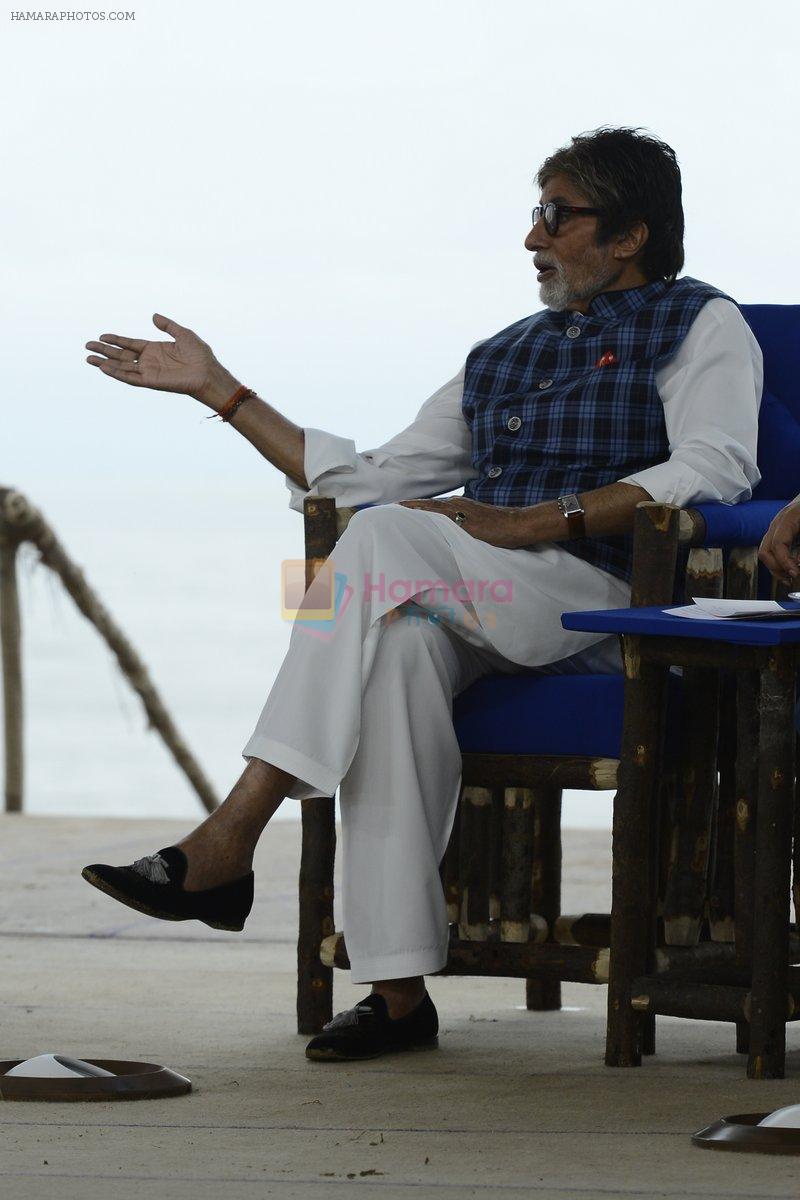 Amitabh Bachchan at NDTV Cleanathon campaign in Juhu Beach on 2nd Oct 2016