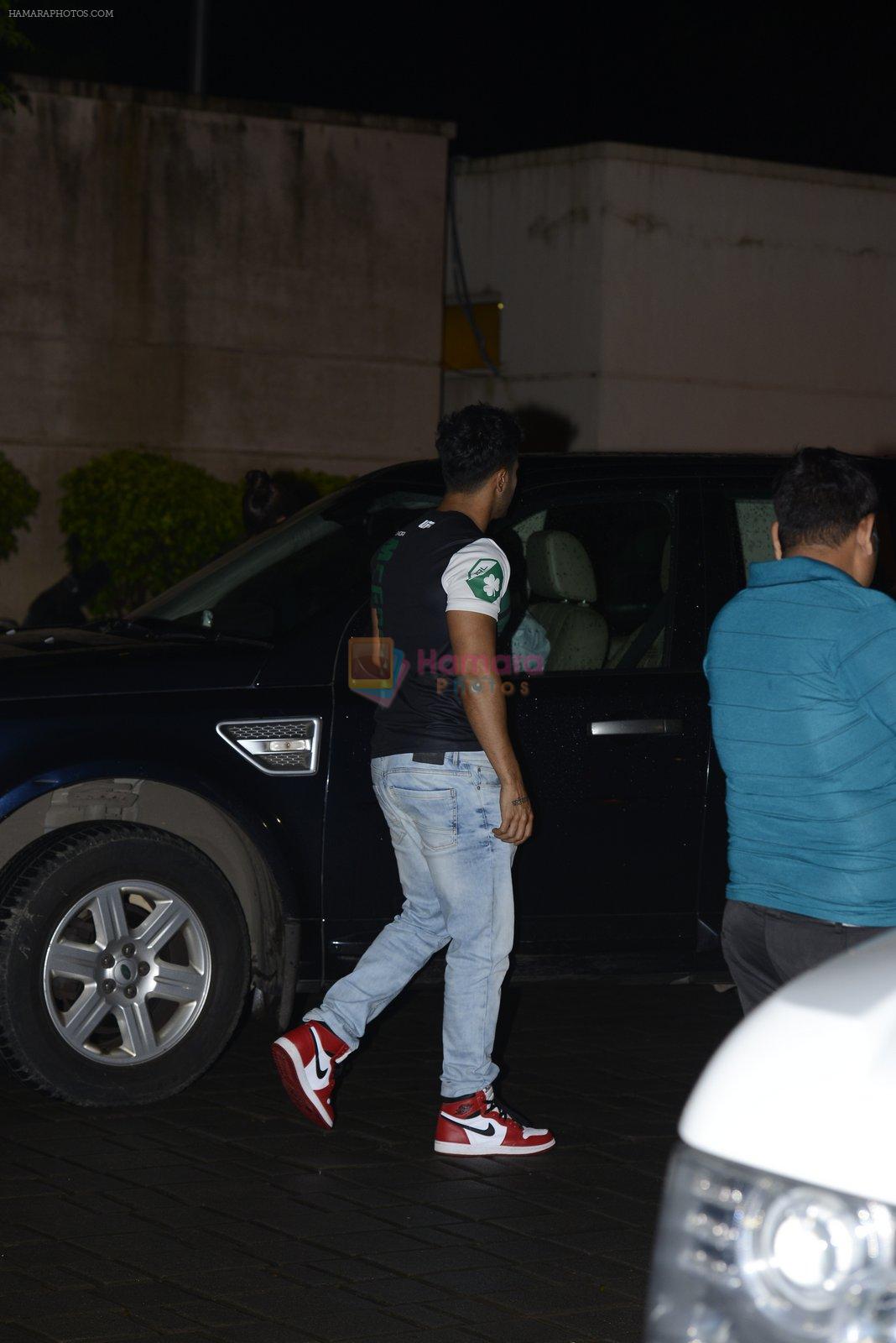 Varun Dhawan snapped at private airport on 1st Oct 2016