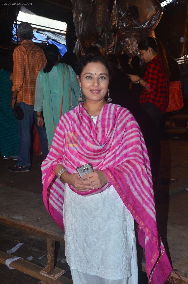 Sharbani Mukherjee at Durga Pooja on 2nd Oct 2016