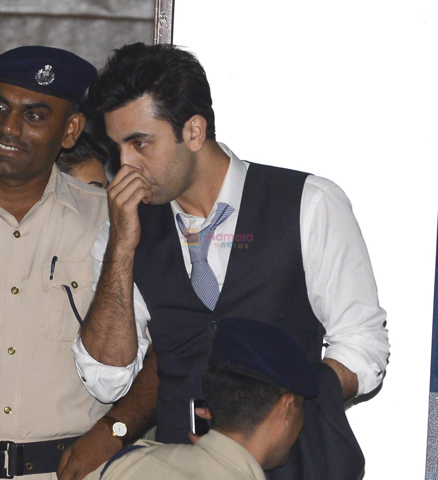 Ranbir Kapoor snapped at private airport on 1st Oct 2016
