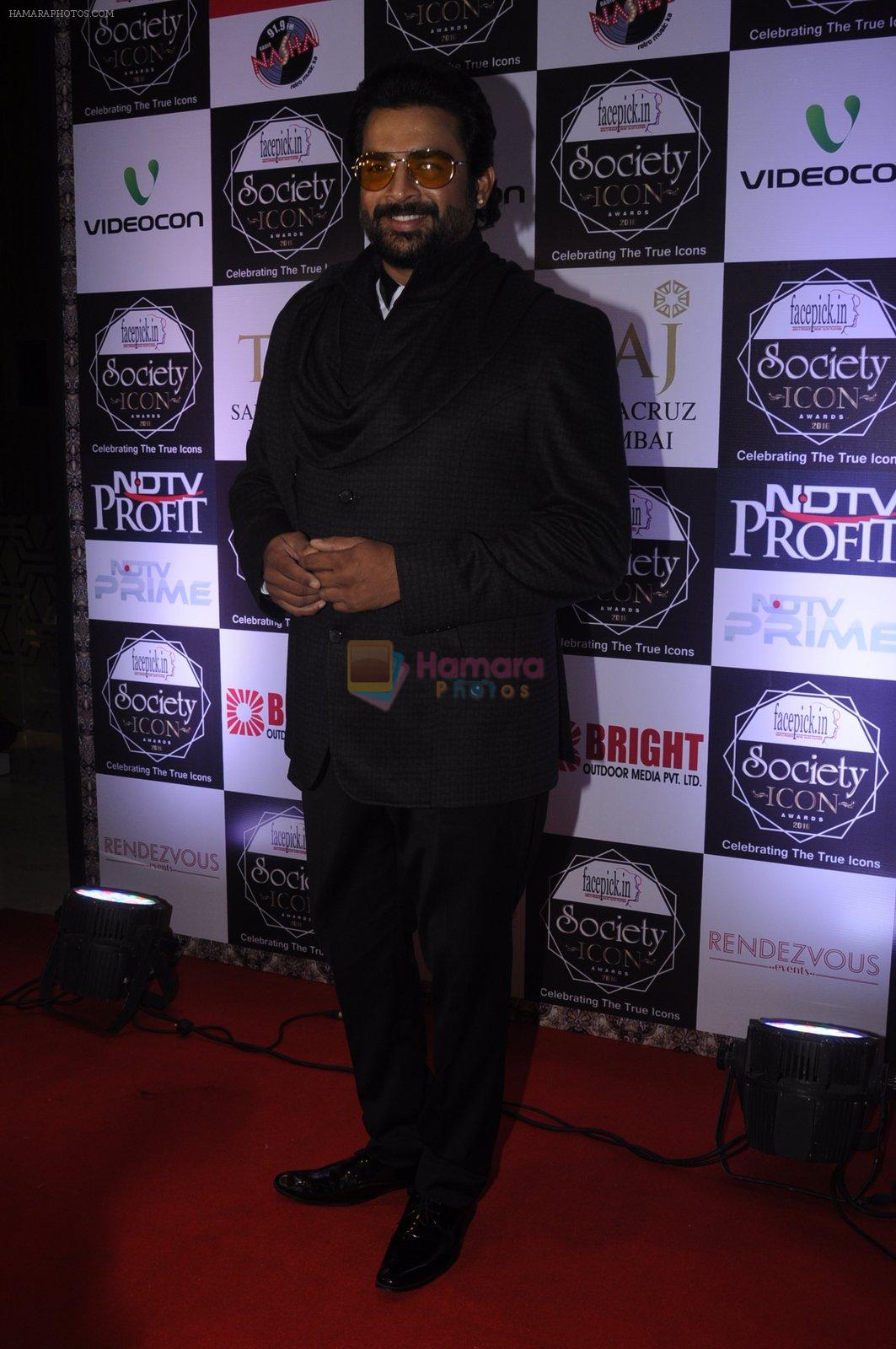 Madhavan at Society Icon Awards on 2nd Oct 2016