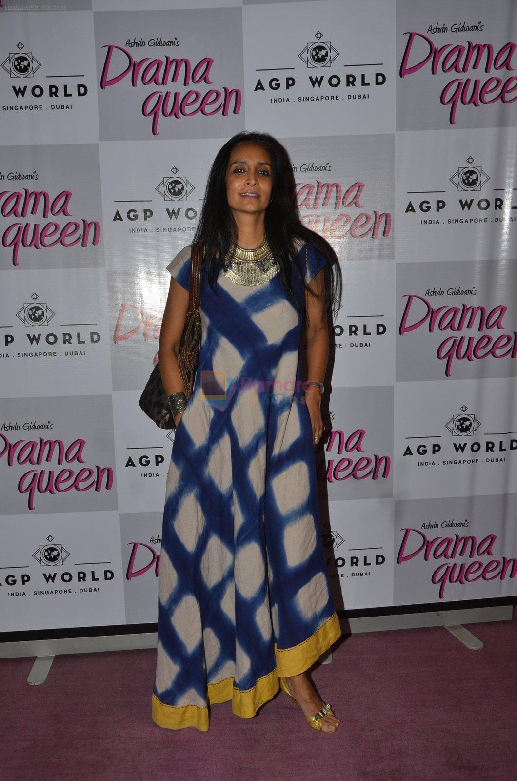 Suchitra Pillai at Suchitra Krishnamurhty's play Dram Queen premiere on 2nd Oct 2016