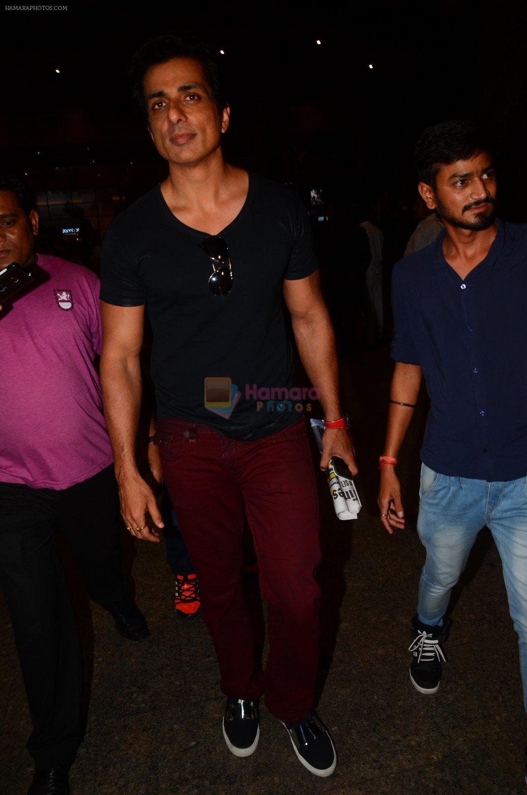 Sonu Sood snapped at airport on 5th Oct 2016