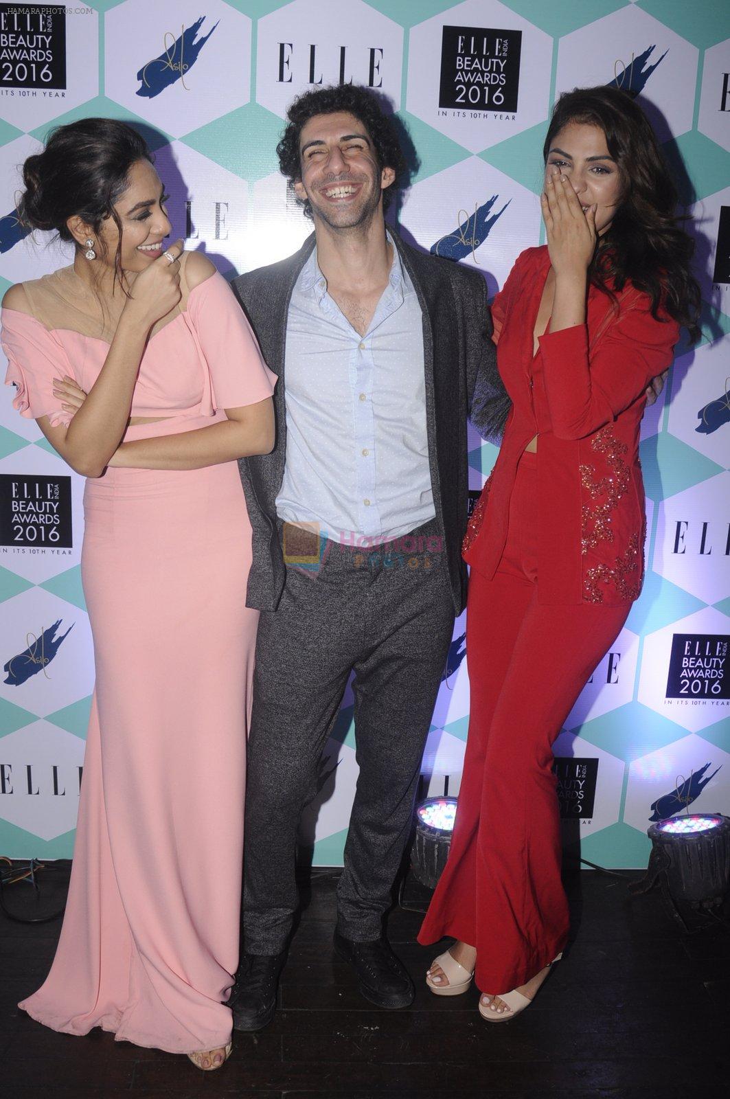 Rhea Chakraborty at Elle Beauty Awards on 5th Oct 2016