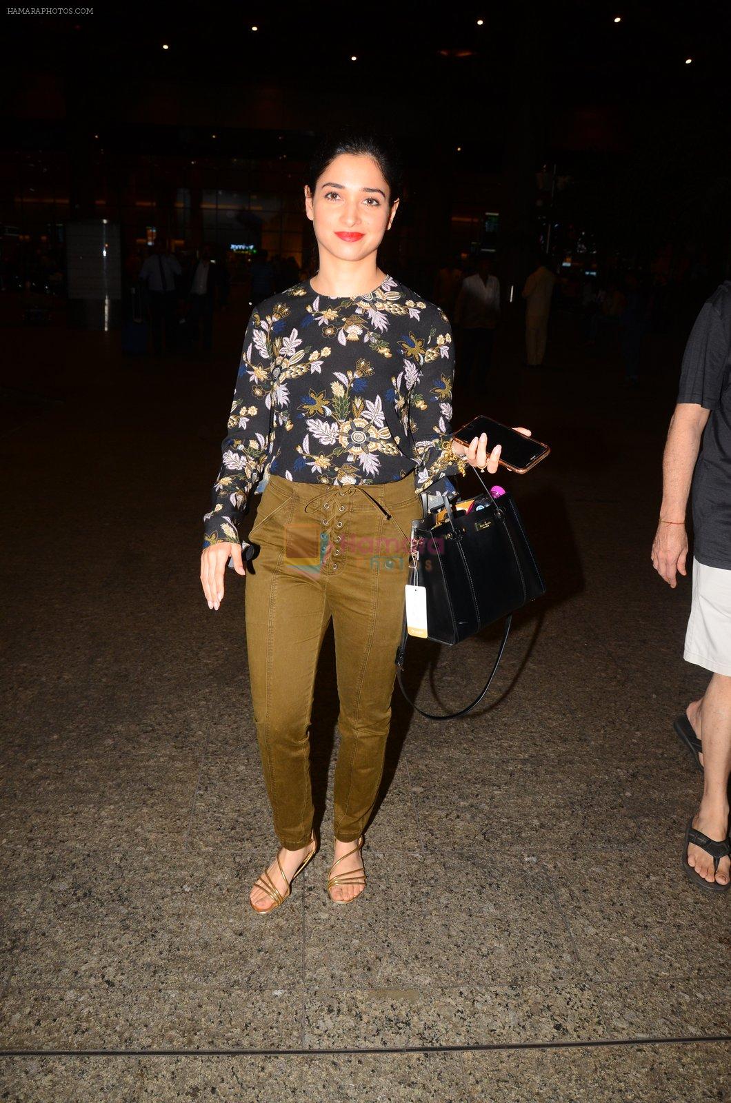 Tamannaah Bhatia snapped at airport on 5th Oct 2016