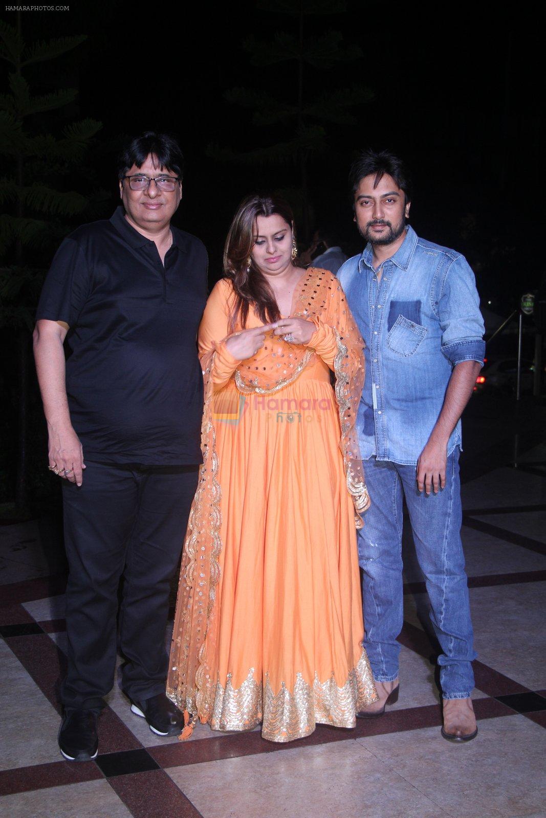 Vashu Bhagnani, Honey Bhagnani, Dheeraj Deshmukh at Tutak Tutak Tutiya premiere on 6th Oct 2016