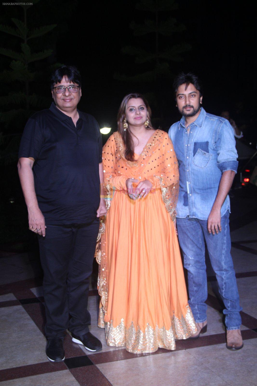 Vashu Bhagnani, Honey Bhagnani, Dheeraj Deshmukh at Tutak Tutak Tutiya premiere on 6th Oct 2016
