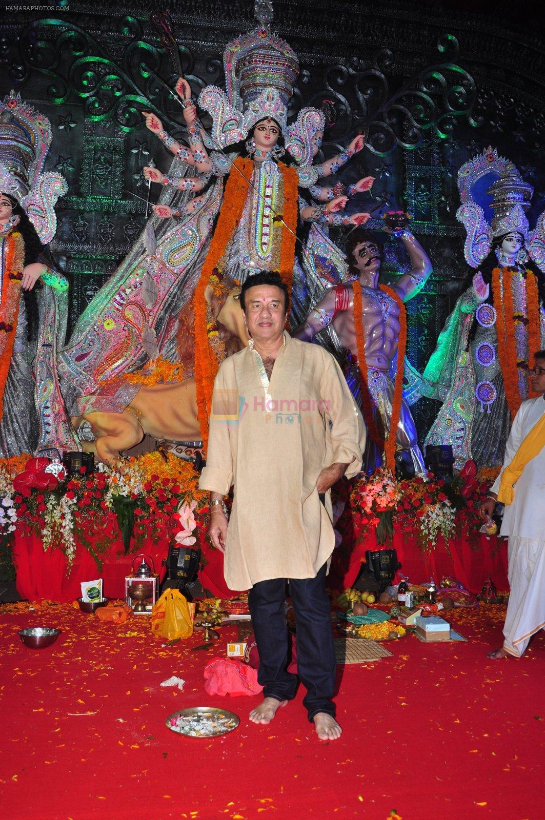 Anu Malik at Durga Pooja on 8th Oct 2016