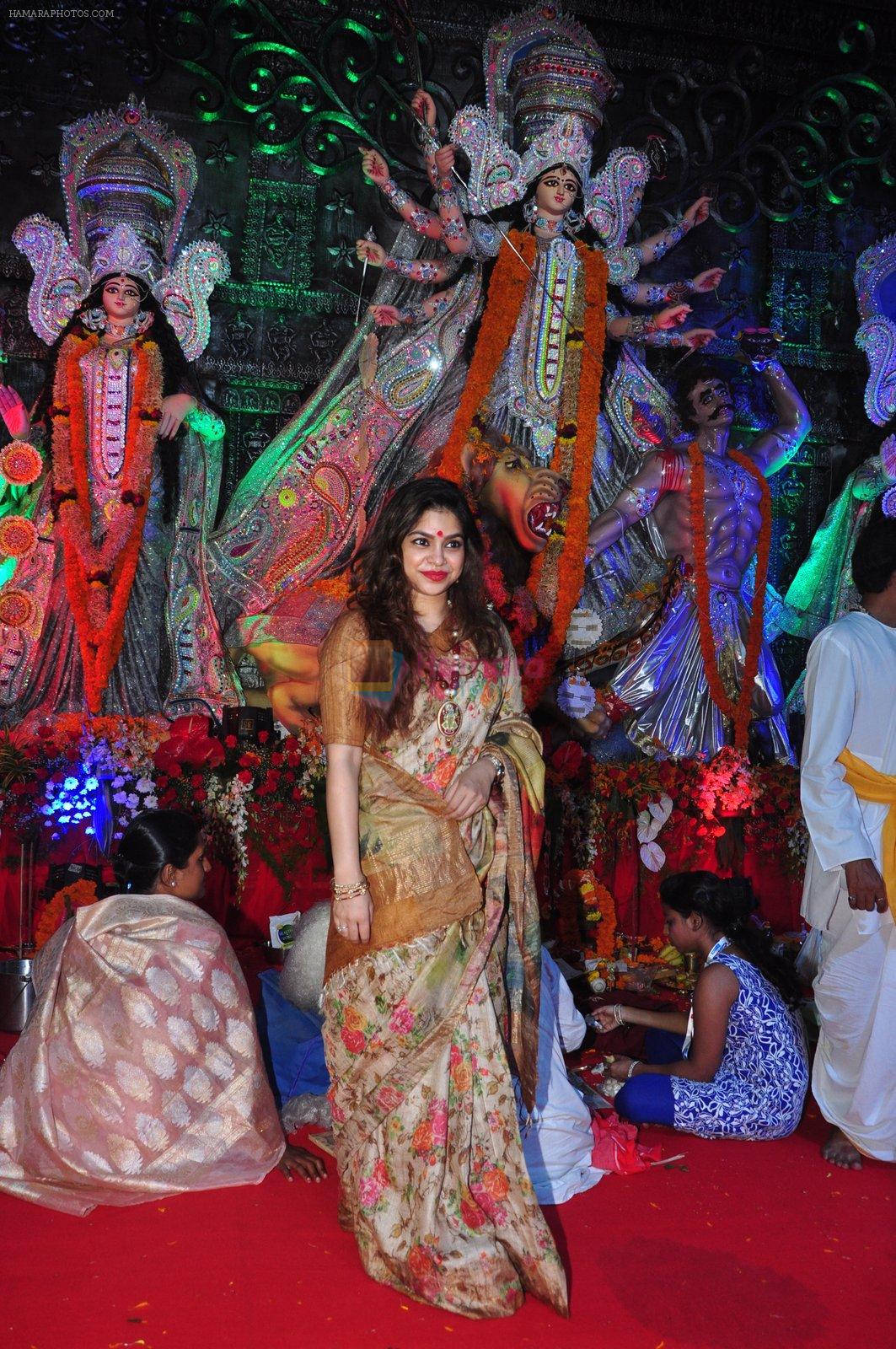 Sumona at Durga Pooja on 8th Oct 2016