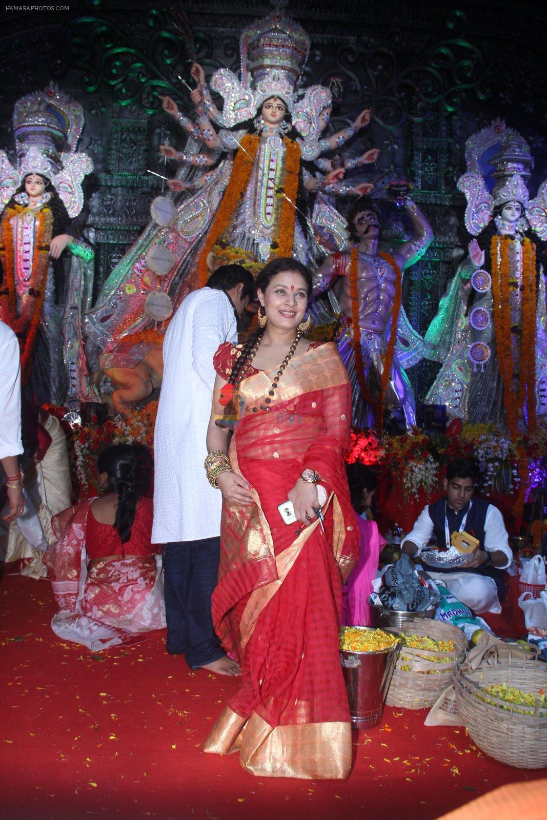 Sharbani Mukherjee at durga pooja on 9th Oct 2016