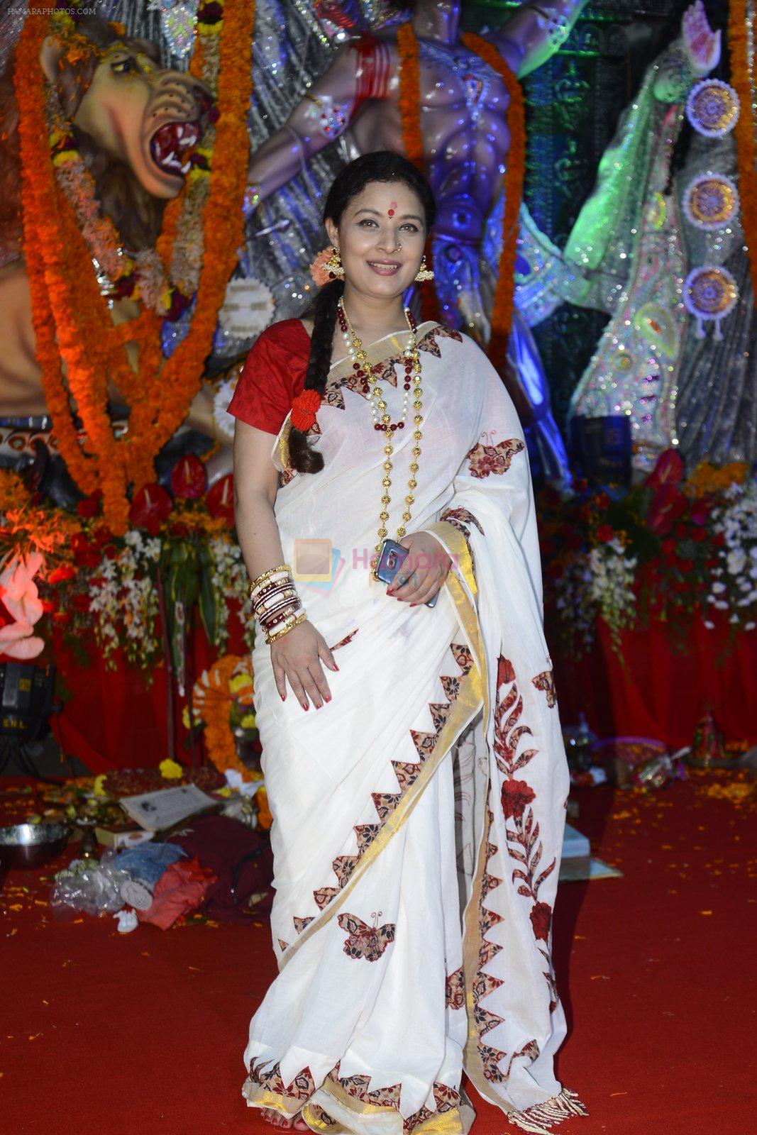 Sharbani Mukherjee at Durga Pooja on 8th Oct 2016