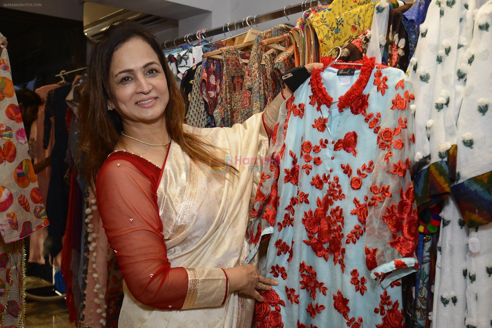 Smita Thackeray at designer Manali Jagtap store festive collection launch on 10th Oct 2016