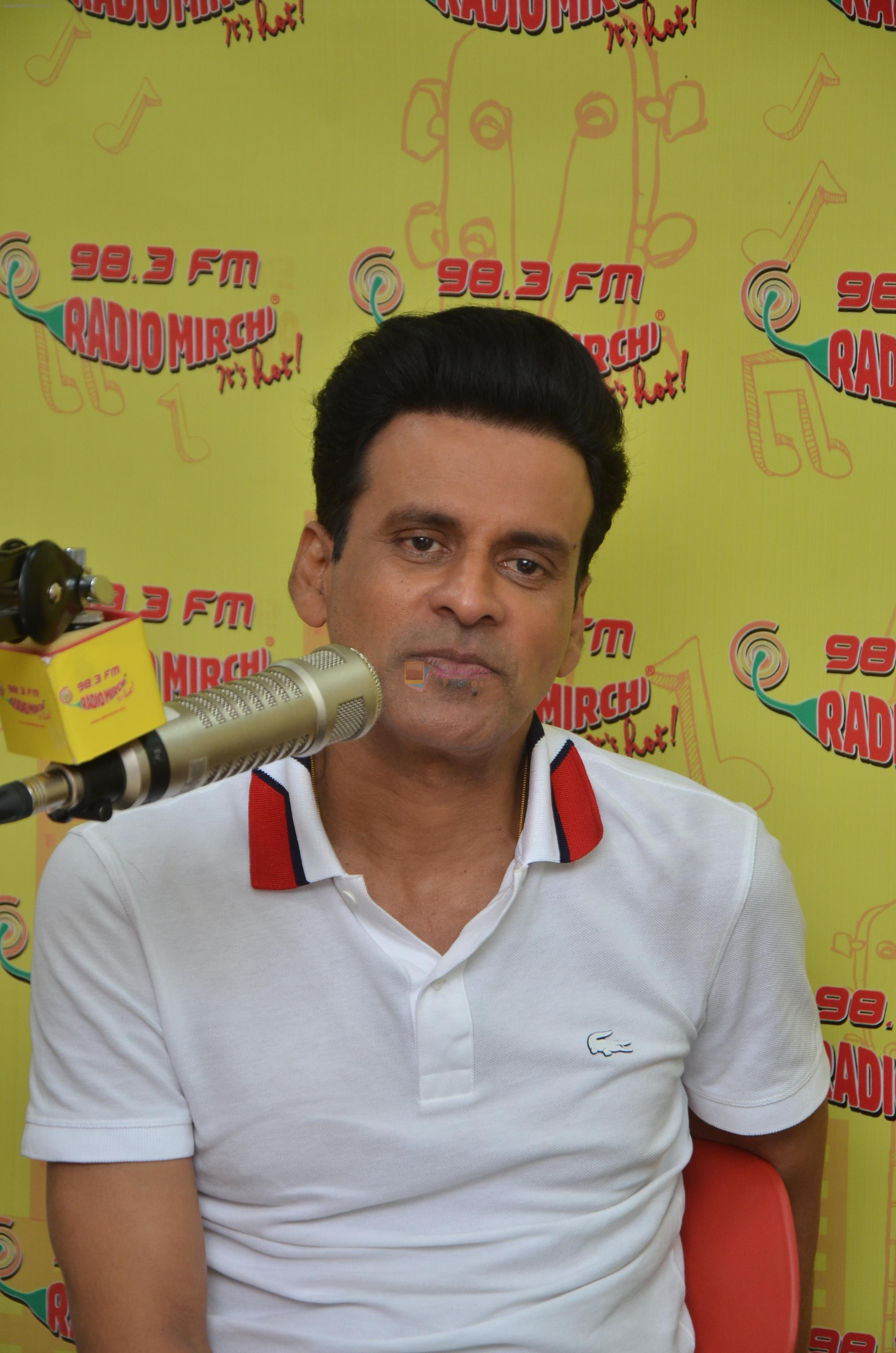 Manoj Bajpayee at Radio Mirchi studio to promote Saat Uchakey on 13th Oct 2016