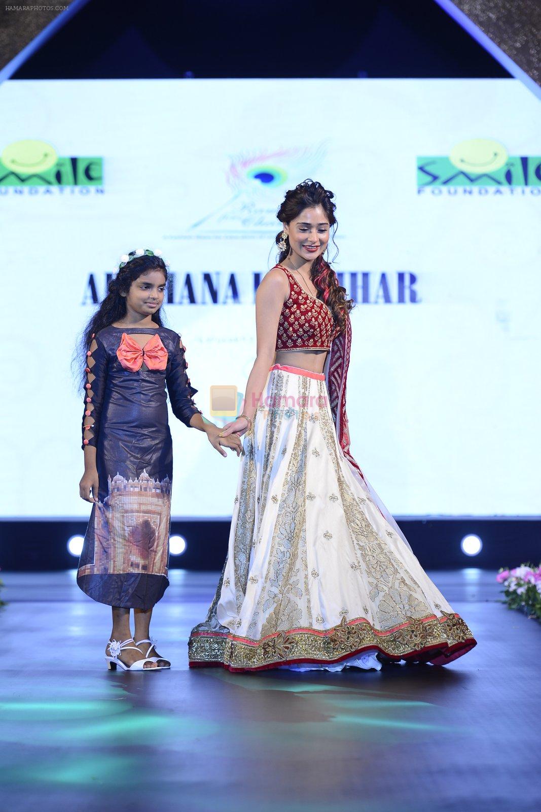 Sara Khan at Smile Foundation charity fashion show on 13th Oct 2016