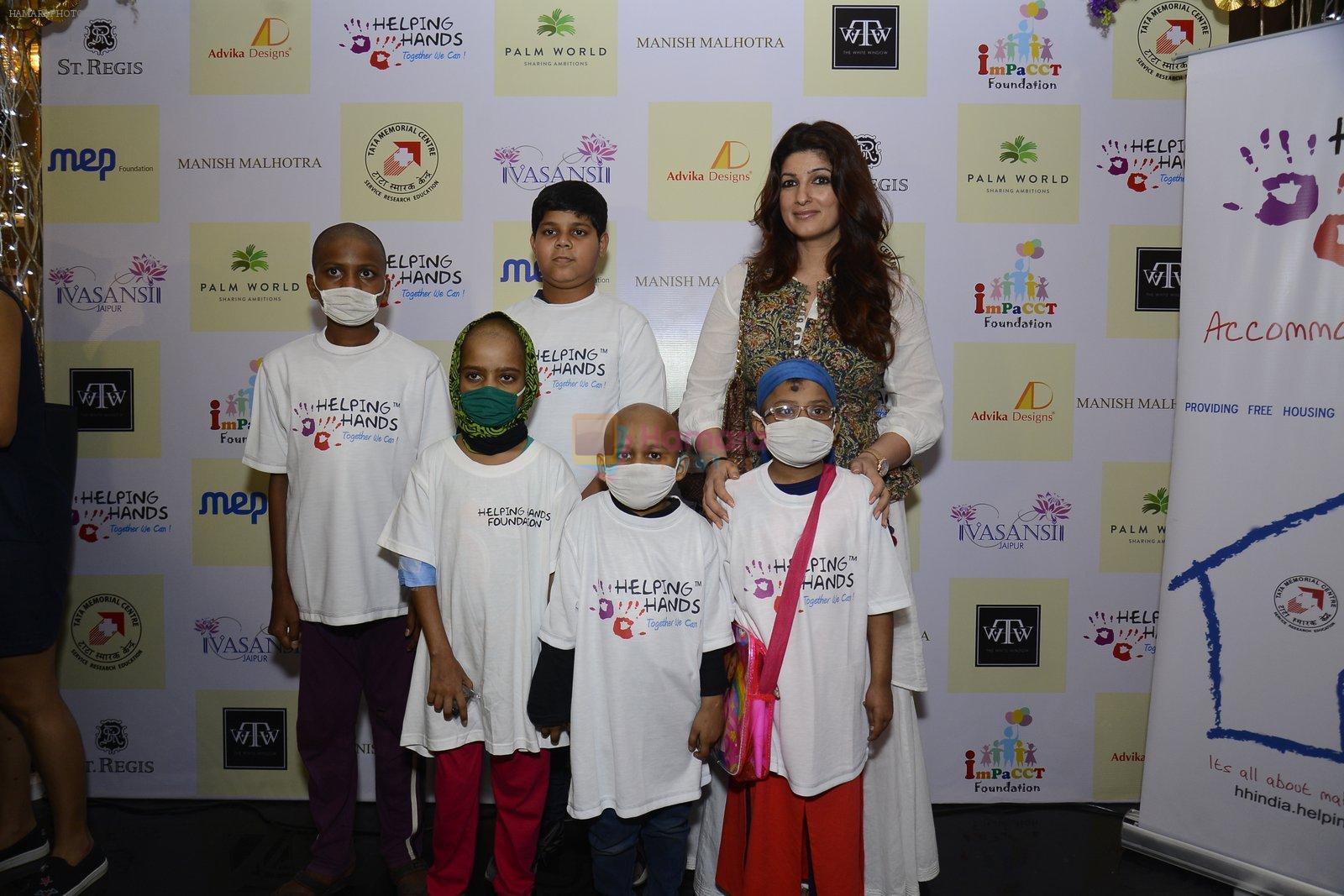 Twinkle khanna inaugurate helping hands exhibition in st regis on 13th Oct 2016