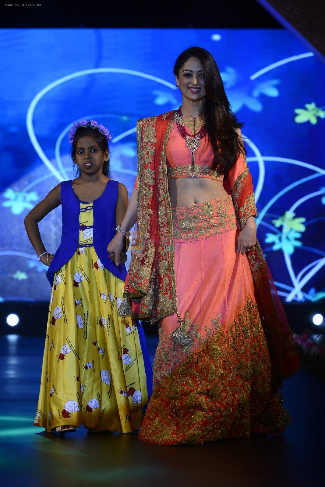 Sandeepa Dhar at Smile Foundation charity fashion show on 13th Oct 2016