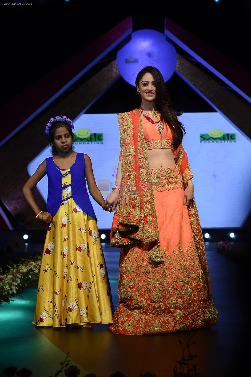 Sandeepa Dhar at Smile Foundation charity fashion show on 13th Oct 2016