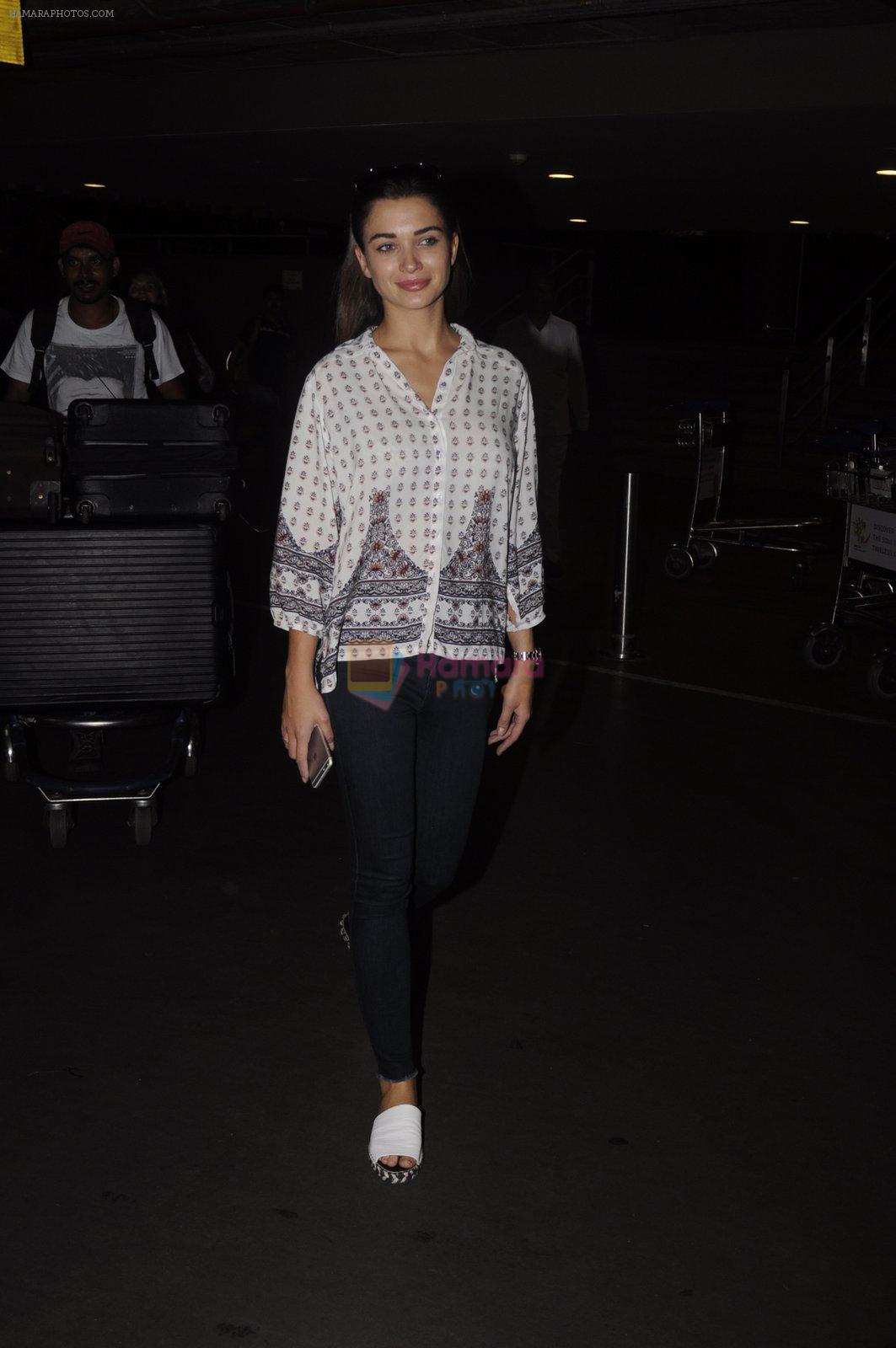 Amy Jackson snapped at airport on 13th Oct 2016