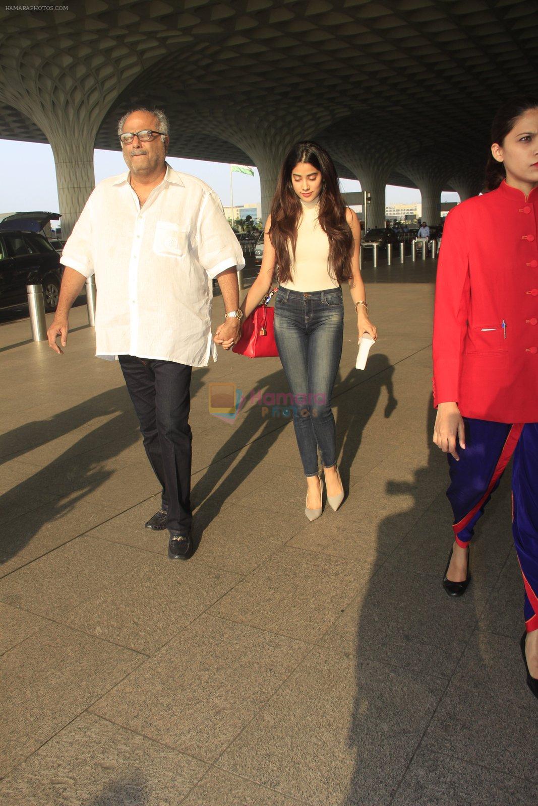 Sridevi, Boney Kapoor, Jhanvi Kapoor, Khushi Kapoor snapped at airport on 14th Oct 2016