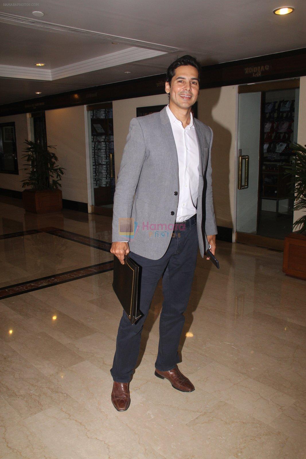 Dino Morea snapped at lobby of Trident for ET Panache trend setters awards on 14th Oct 2016