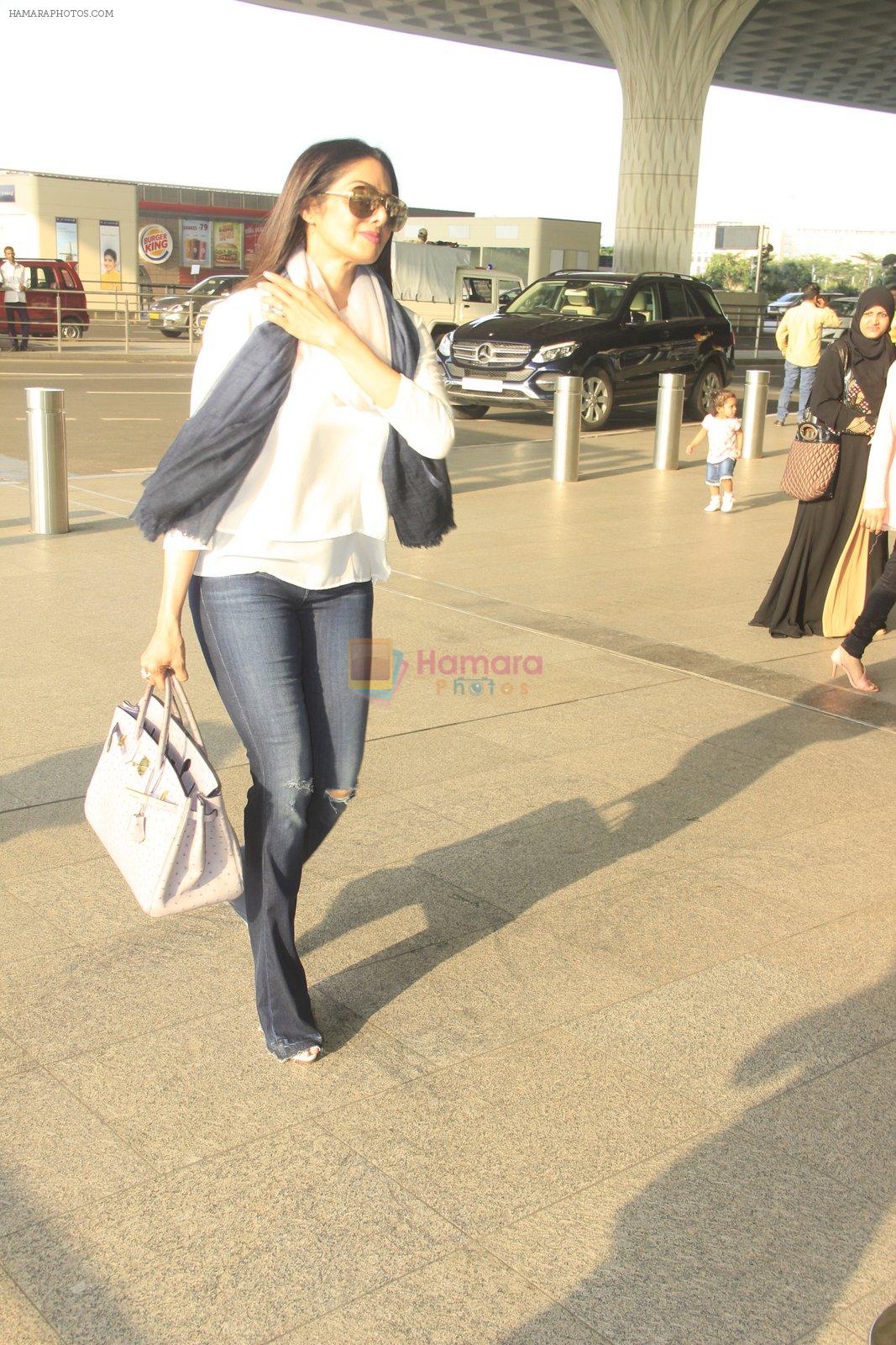 Sridevi snapped at airport on 14th Oct 2016
