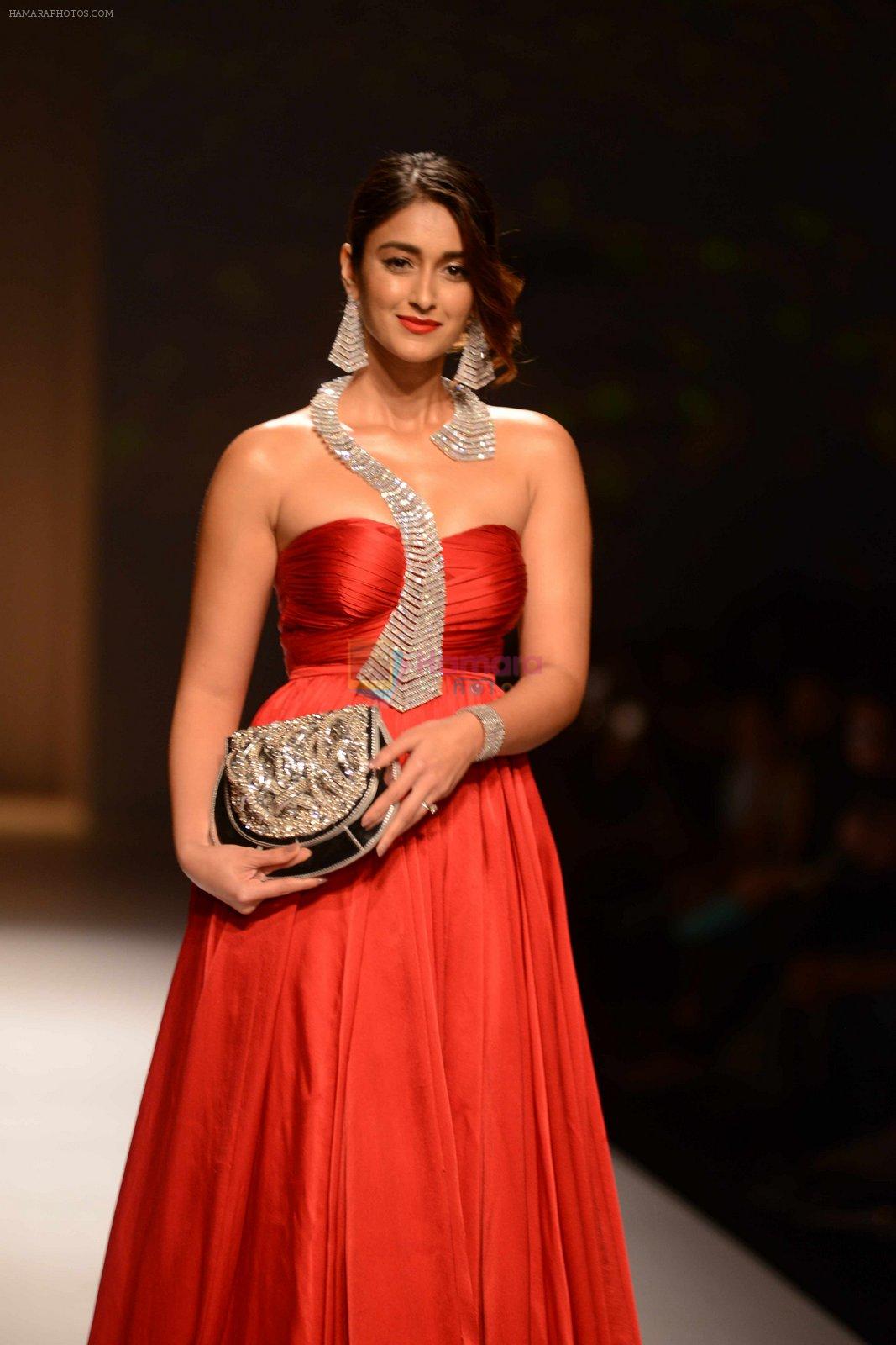 Ileana D'Cruz walks for Abhishek Kankaria and shruti Tapuria at amazon day 5 on 16th Oct 2016