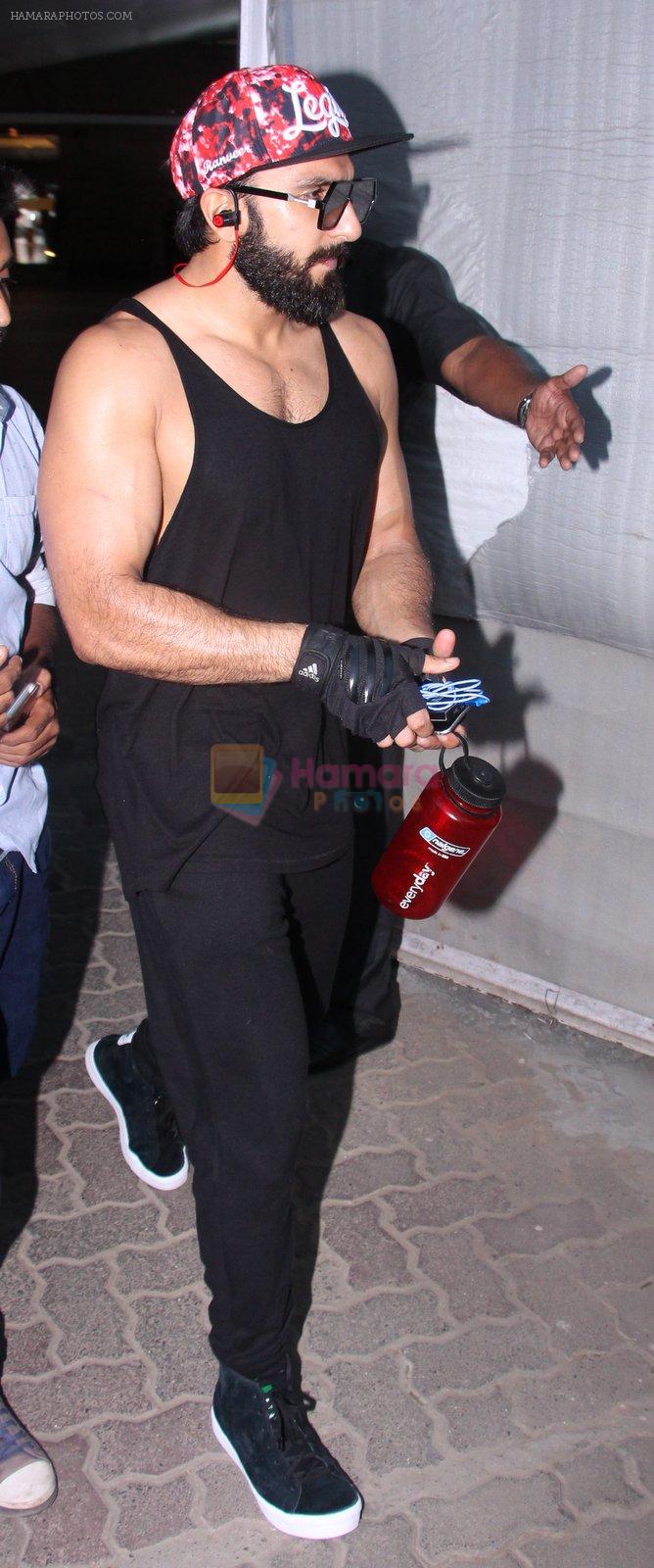 Ranveer Singh snapped in his signature cap on 16th Oct 2016
