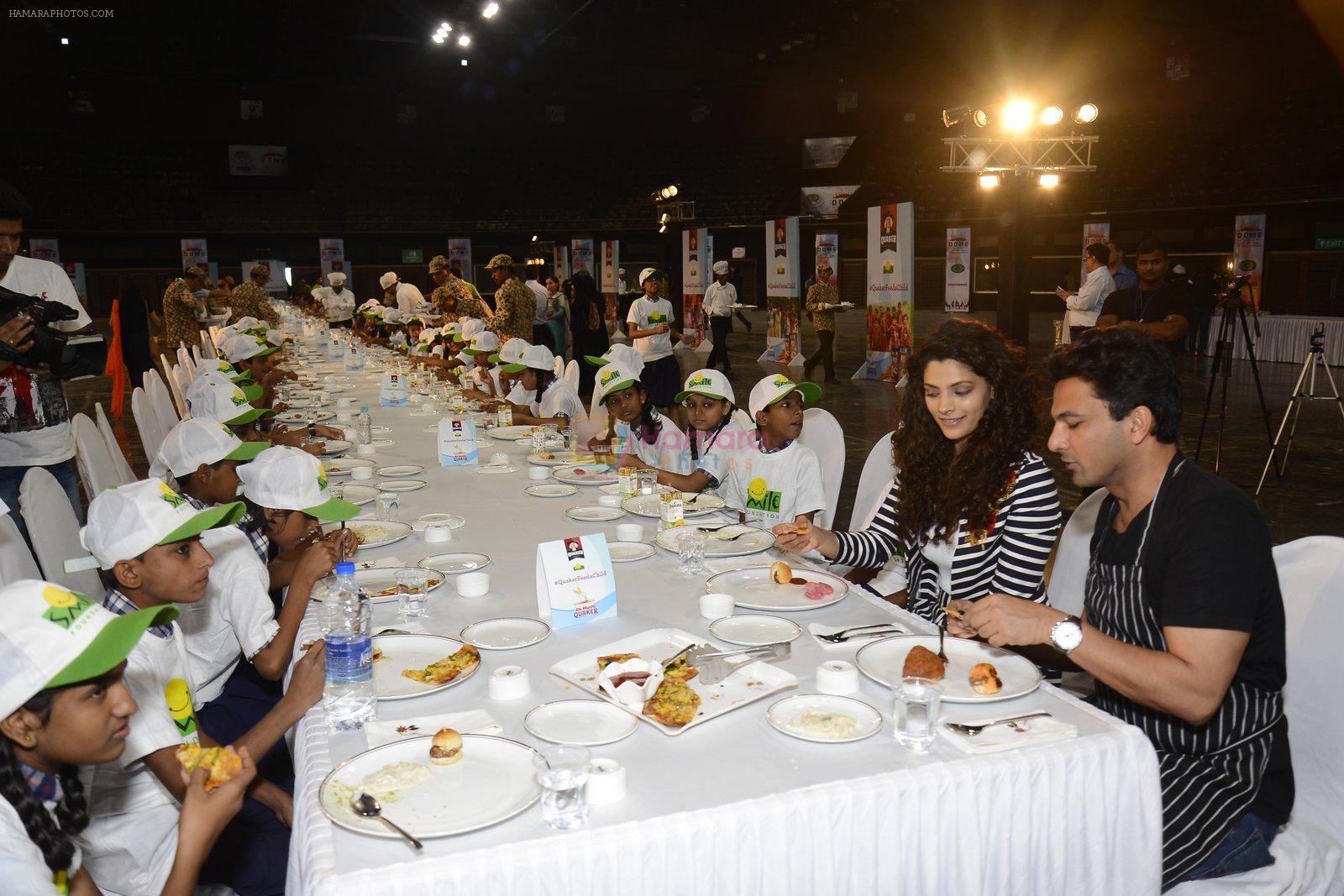 Saiyami Kher and Chef Vikas Khanna for world food day event by smile foundation at Quaker on 16th Oct 2016