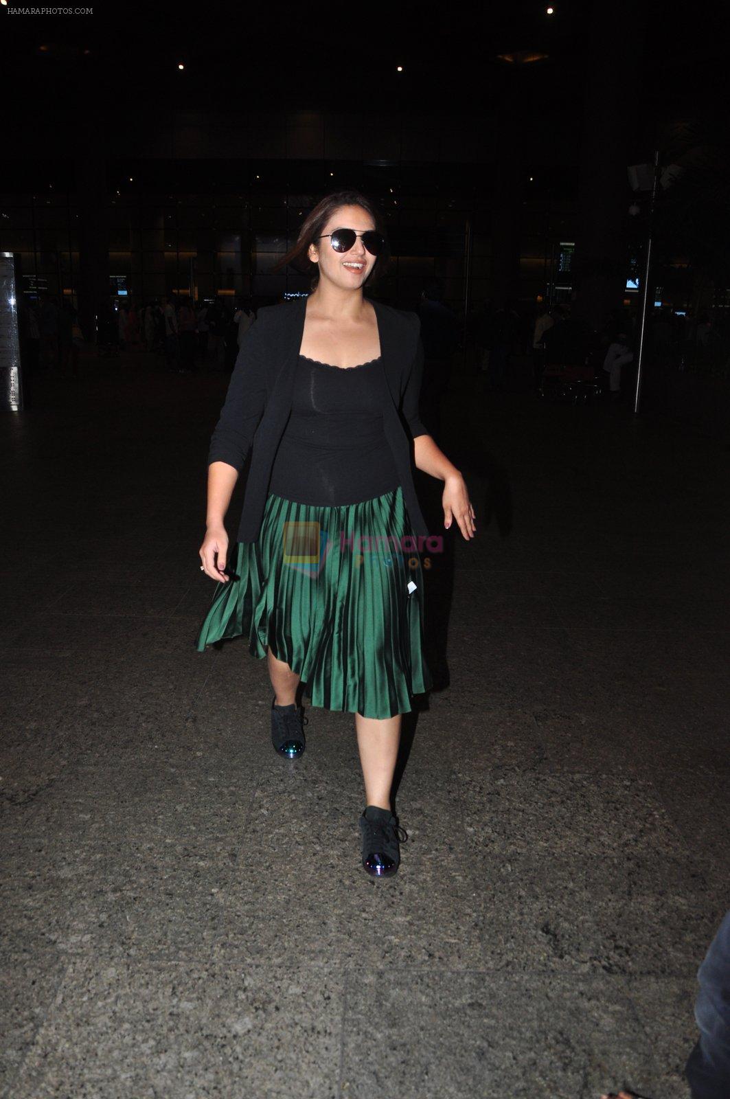 Huma Qureshi snapped at airport on 16th Oct 2016