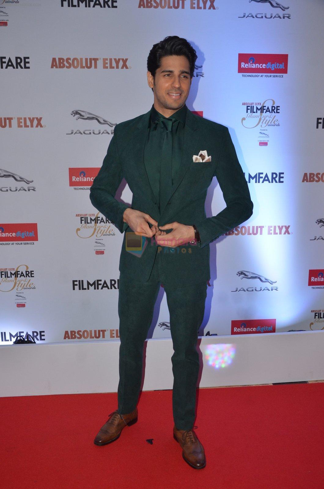 Sidharth Malhotra at Filmfare Glamour & Style Awards 2016 in Mumbai on 15th Oct 2016
