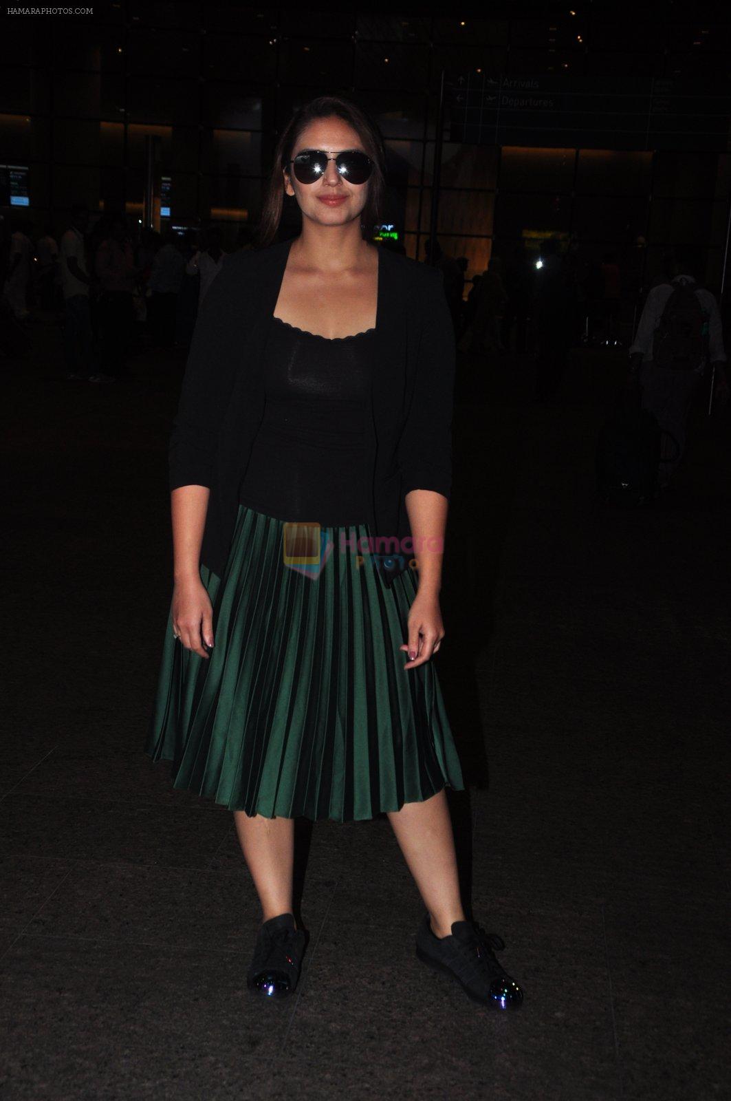 Huma Qureshi snapped at airport on 16th Oct 2016