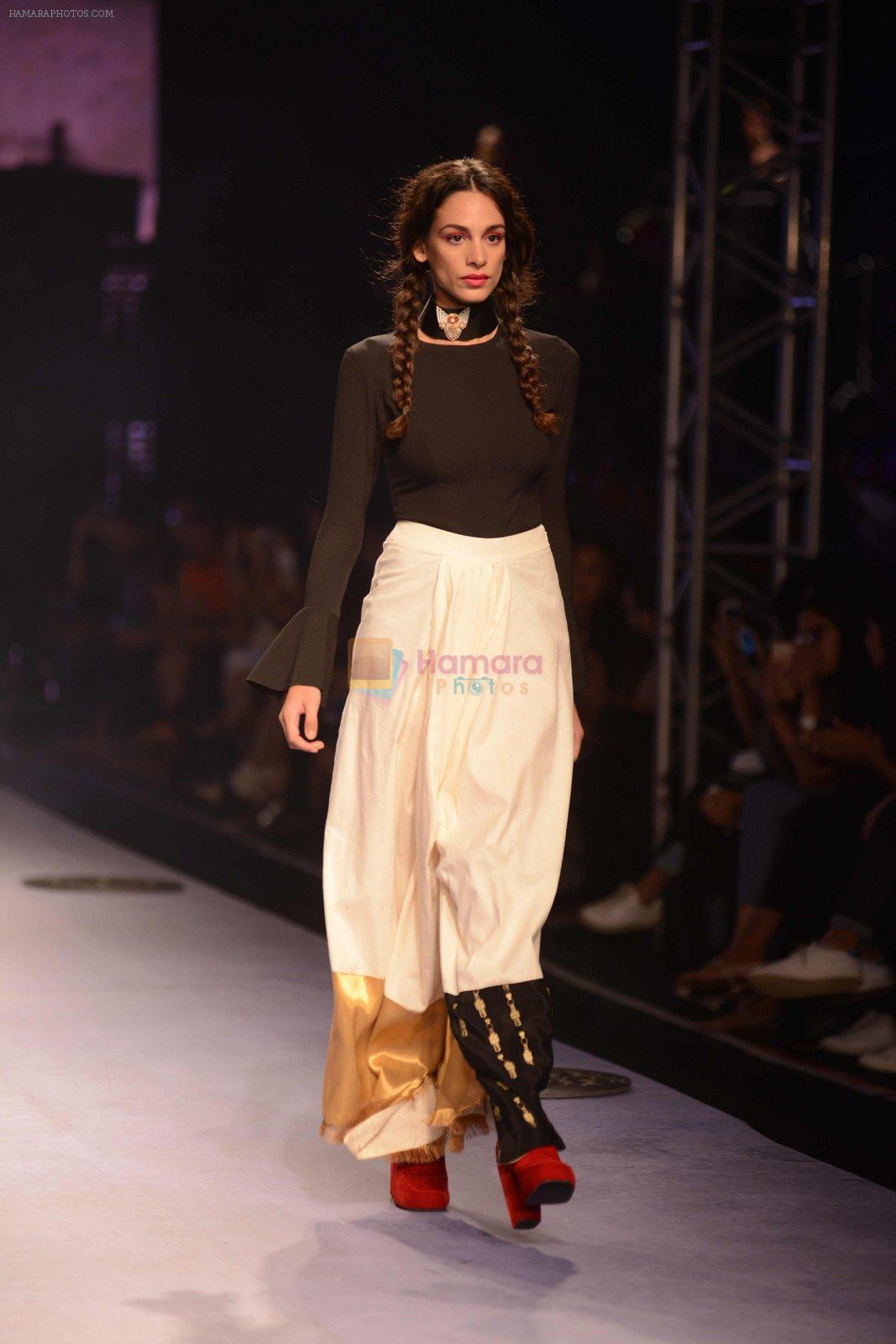 Model walks for Masaba at Amazon India Fashion Week on 15th Oct 2016