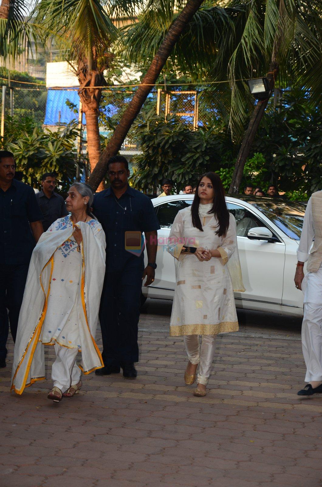 Aishwarya Rai Bachchan, Jaya Bachchan at Shilpa Shetty's father's chautha on 15th Oct 2016