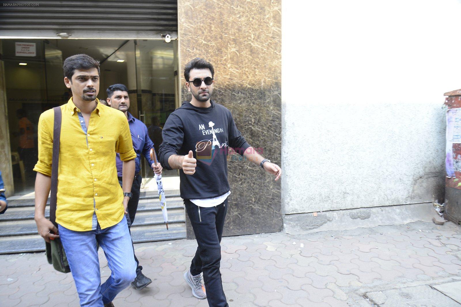 Ranbir Kapoor snapped in Mumbai on 18th Oct 2016