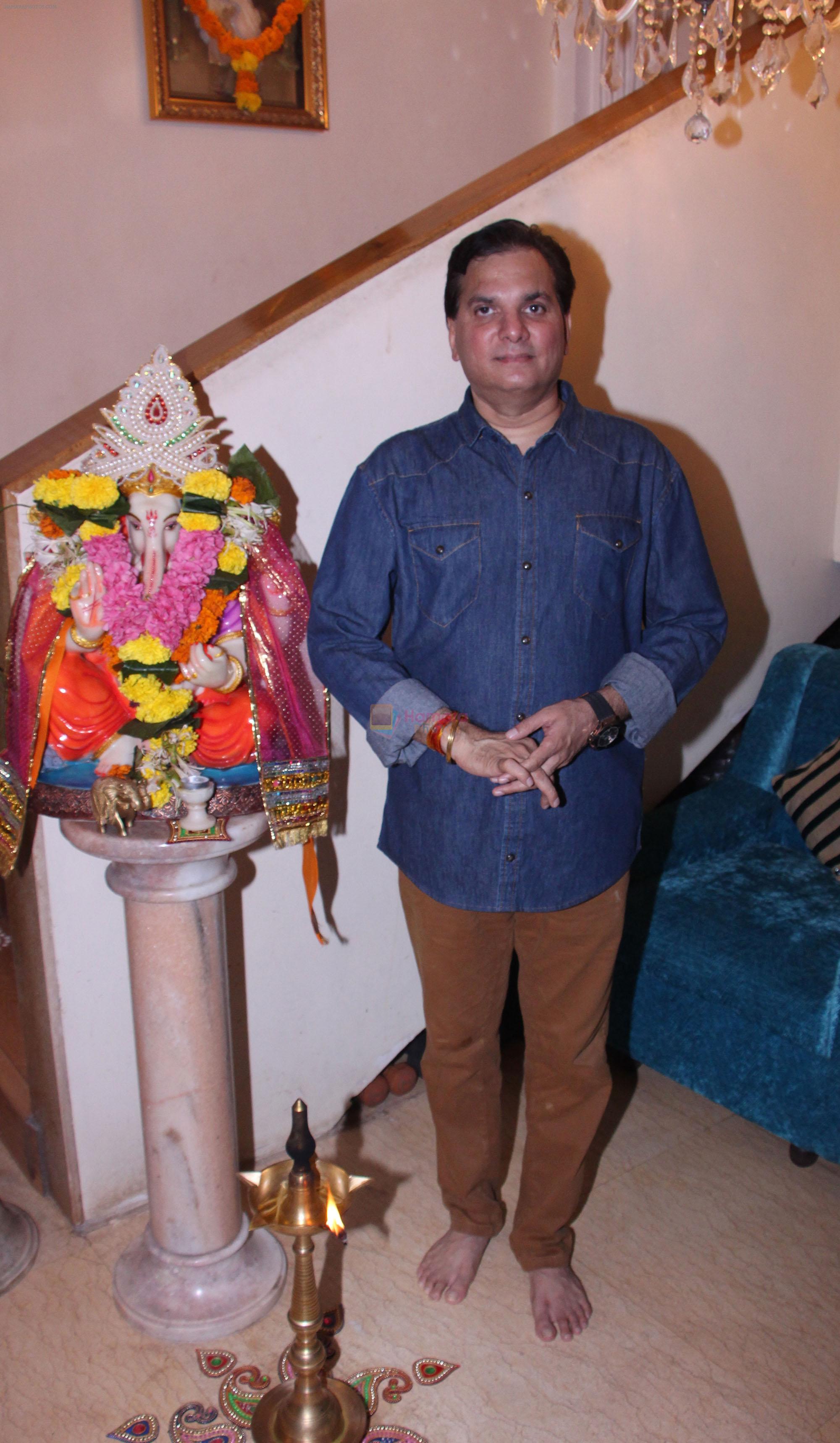 Lalit Pandit at Bappi Lahiri's Lakshmi Pooja at the Lahiri House in Juhu