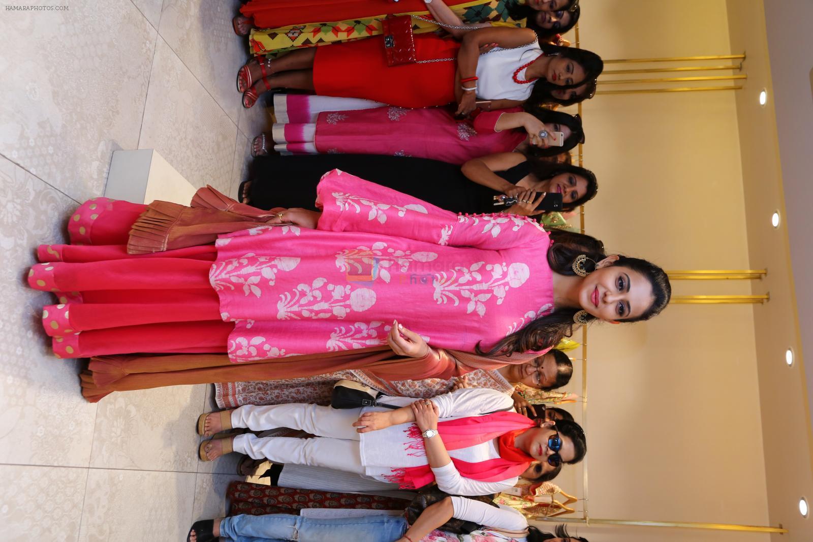 Rakul Preet Singh at Lakme Fashion Week at Elahe and Heroines on 18th Oct 2016