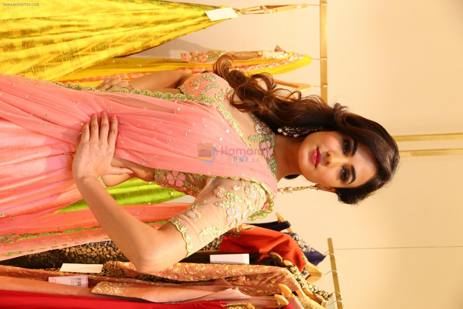 Sonal Chauhan at Lakme Fashion Week at Elahe and Heroines on 18th Oct 2016