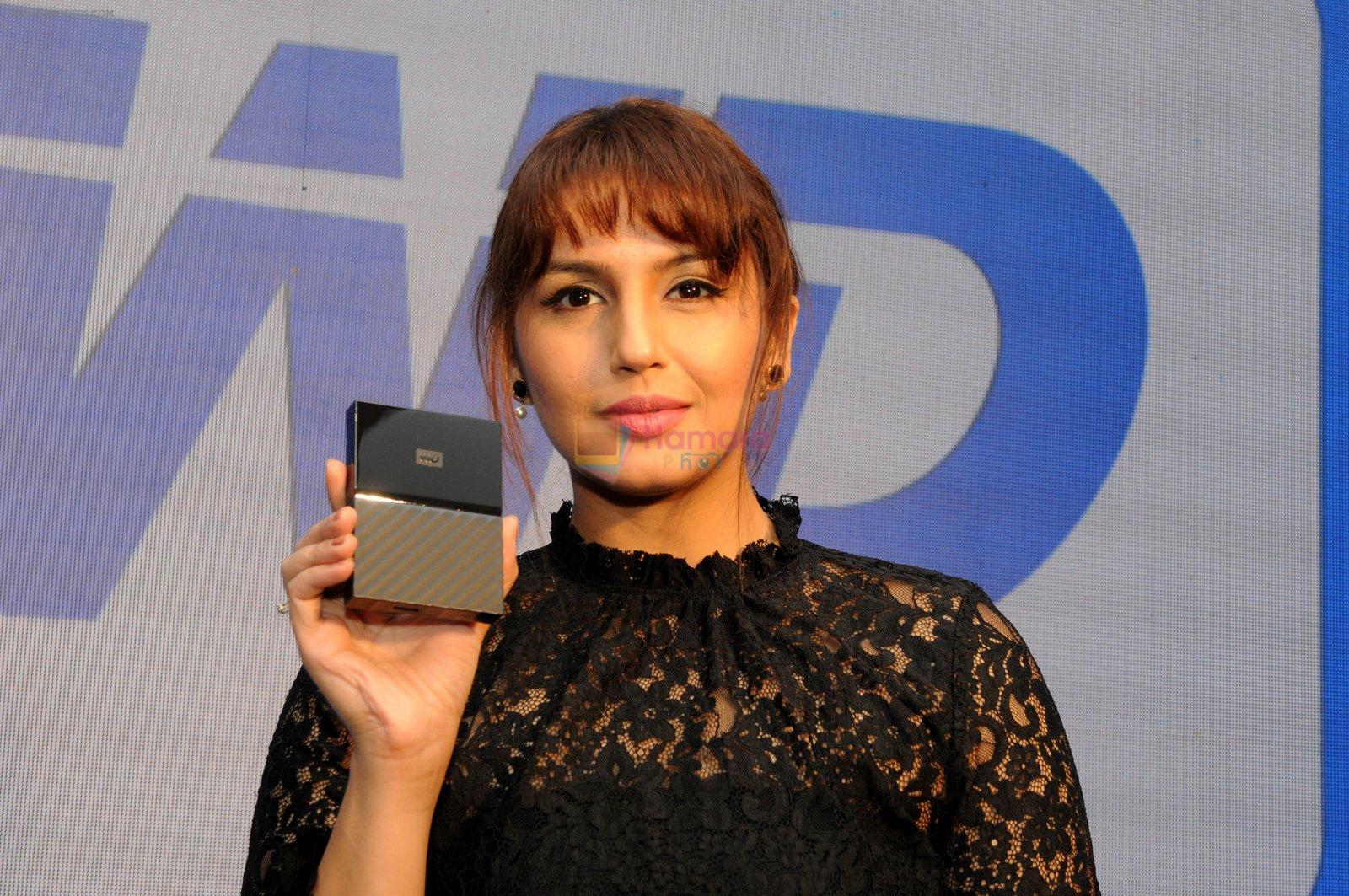 Huma Qureshi at WD launch in Delhi on 19th Oct 2016
